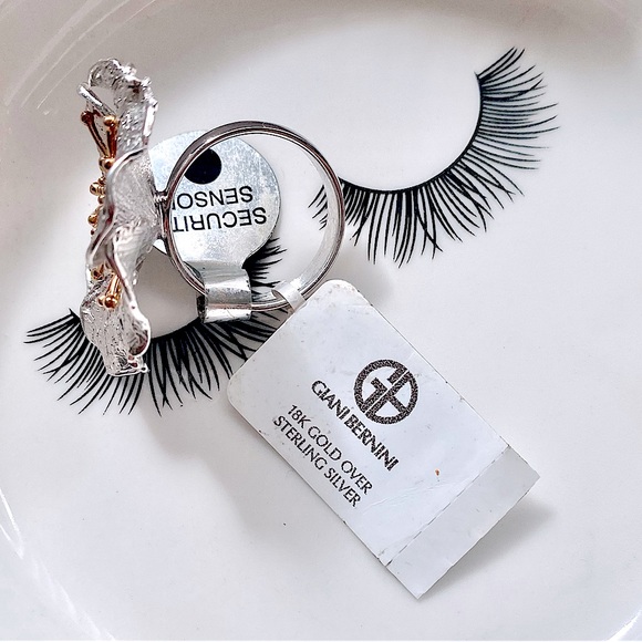 Giani Bernini Two-tone Hibiscus Flower Ring - Picture 5 of 15